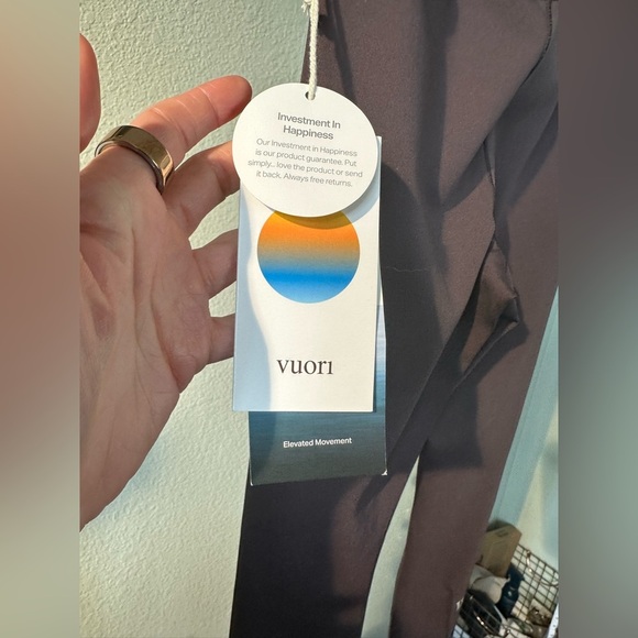 Vuori | Evolve Legging in Sangria - Picture 8 of 10